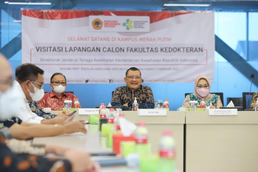 Kegiatan visitasi kelayakan Kemenkes RI terkait rencana pendirian Fakultas Kedokteran Untag Surabaya.
