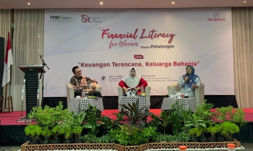 Kegiatan Workshop Financial Literacy for Women yang bertema Keuangan Terencana, Keluarga Bahagia sukses diselenggarakan Kamis, 29 Agustus 2024 di Hotel Khas Pekalongan. Acara ini diinisiasi oleh Pengurus Daerah Masyarakat Ekonomi Syariah (MES) Pekalongan, dengan dukungan penuh dari Prudential Indonesia dan Otoritas Jasa Keuangan (OJK) Kantor Perwakilan Tegal.