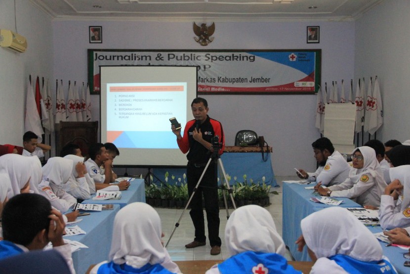 Kegiatan Workshop Journalism and Public Speaking KSR PMR se-Kabupaten Jember.