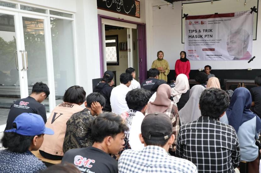 Kegiatan workshop tips dan trik lolos PTN yang diselenggarakan di salah satu restauran di Kelurahan Bringin, Kecamatan Ngaliyan, Kota Semarang, Jateng. 