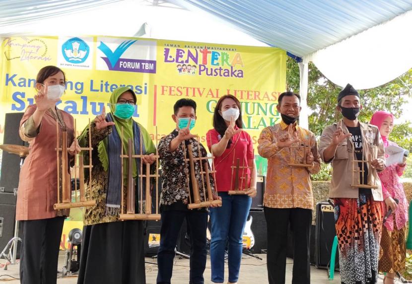 Suasana peresmian Kampung Literasi Sukaluyu, Bogor, Ahad (14/11).