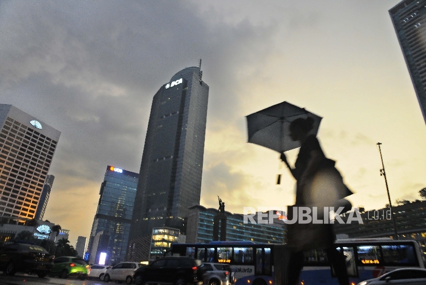 Kehidupan di jantung kota Jakarta.
