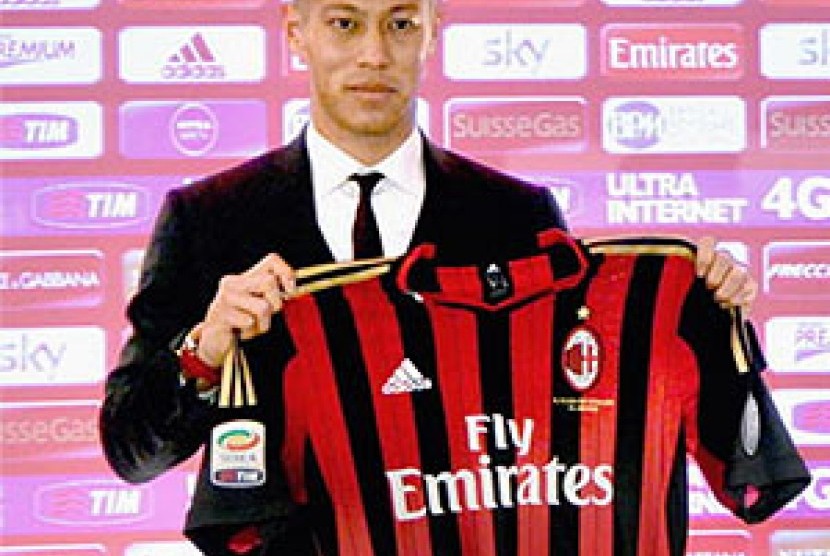 Keisuke Honda saat diperkenalkan di AC Milan.