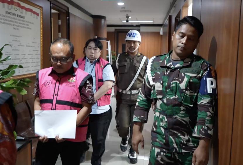 Kejagung tahan tersangka korupsi pertambangan biji timah di Bangka Belitung.