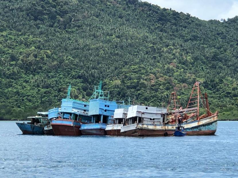 Kejagung Tenggelamkan 10 Kapal Tangkap Ikan Ilegal di Natuna