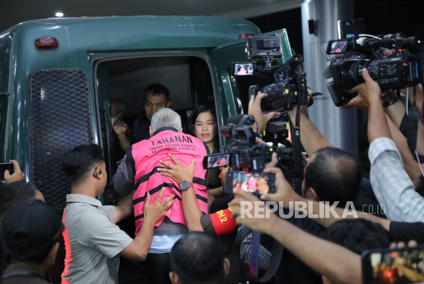 Kejaksaan Agung (Kejagung) mengumumkan delapan tersangka baru pengusutan korupsi pemberian fasilitas kredit bank pemerintah kepada PT Sritex.