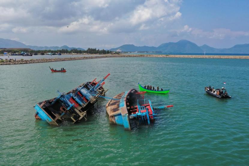 Kejari Aceh Tenggelamkan Dua Kapal Asing Asal Malaysia