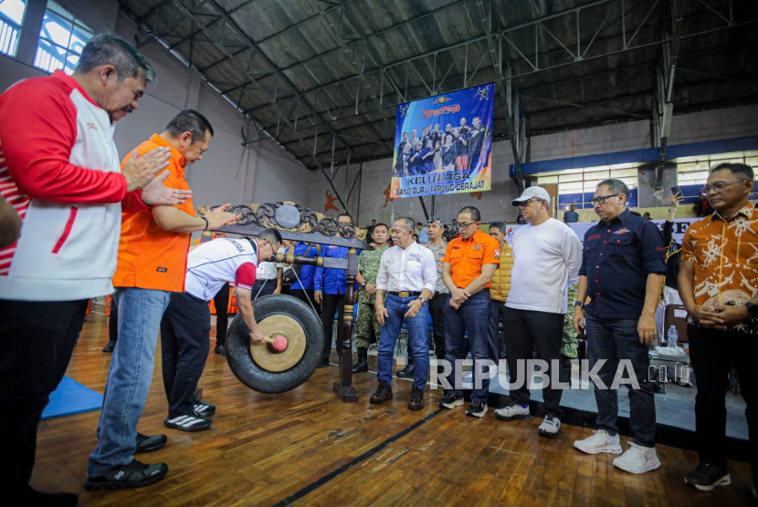 Kejuaraan Nasional (Kejurnas) Pelajar Tarung Derajat Kemenpora RI Tahun 2025 resmi dibuka di GOR Pajajaran Kota Bandung, Jumat (5/12/2025).