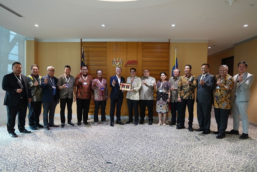 Keketuaan ASEAN Business Advisory Council Indonesia yang dipimpin oleh Arsjad Rasjid yang juga selaku Ketua Kamar Dagang dan Industri (Kadin) melakukan lawatan bisnis ke Malaysia. Salah satu pemangku kepentingan utama yang ditemui ASEAN-BAC selama lawatan adalah Menteri Tengku Zafrul, Menteri Perdagangan Internasional dan Industri Malaysia.