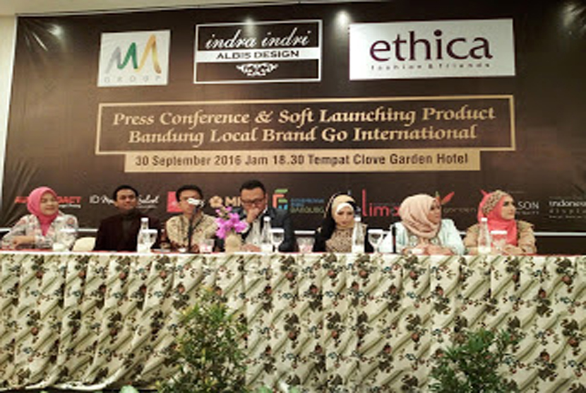 Kekompakkan Pebisnis Industri Kreatif Bandung dalam Press Conference & Soft Opening Bandung Local Brand Go International.