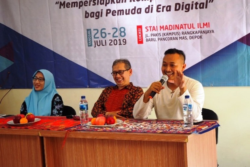 Kelas Menulis dan Komunikasi di Sekolah Tinggi Agama Islam (STAI) Madinatul Ilmi, 26-28 Juli 2019, oleh Lembaga Visi Indonesia