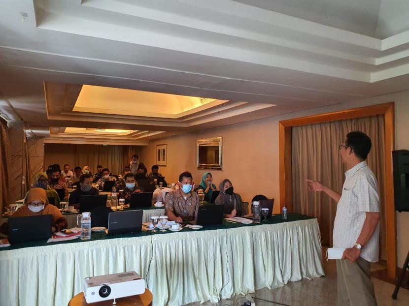 Kelas monitoring dan evaluasi (monev) dalam Workshop Laporan Keuangan IPDMIP Triwulan III 2020, di Manado, Sulawesi Utara,  Senin (26/10).
