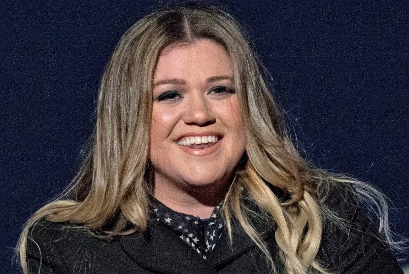 Kelly Clarkson cukup kewalahan karena harus mendampingi buah hatinya belajar daring (Foto: penyanyi Kelly Clarkson)