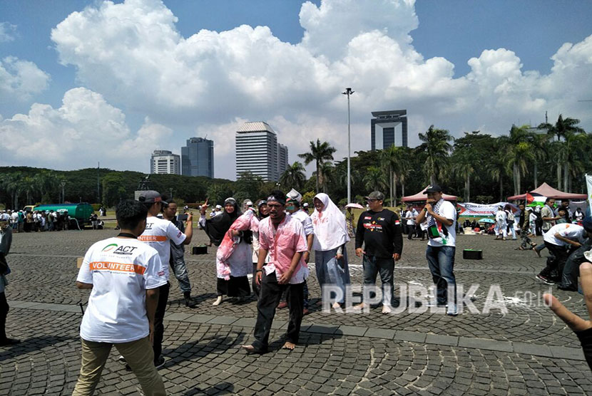 Kelompok Aksi Cepat Tanggap (ACT) melakukan aksi teaterikal bertema penyerangan Israel terhadap warga Palestina (ilustrasi)