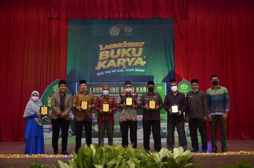 Kelompok Kerja Guru Pendidikan Agama Islam (KKG PAI) MI Kabupaten Aceh Besar meluncurkan lima buku perangkat pembelajaran pendidikan Agama Islam MI, Kamis (10/6).