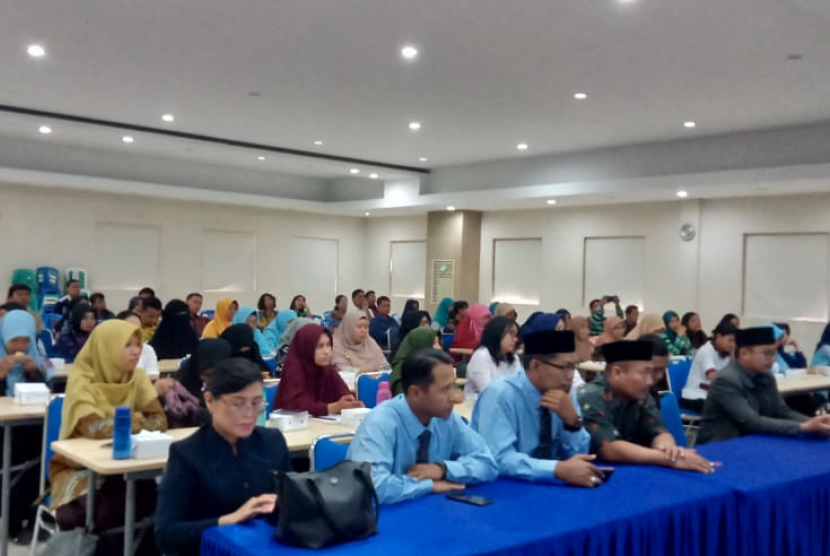Kelompok Kerja Kepala Sekolah (K3S) Dasar Kota Samarinda bekerja sama dengan Klinik Pendidikan MIPA (KPM)  menggelar Pelatihan Pembimbing Olimpiade Matematika dan IPA. 