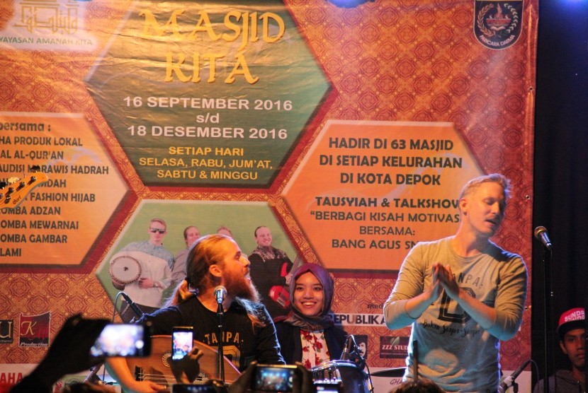 Kelompok Musik Sufi Islami, Debu, tengah menggelar Program Masjid Kita di wilayah Depok Jawa Barat