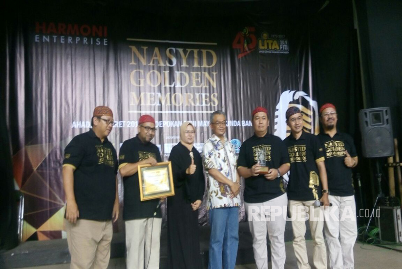 Kelompok Nasyid Snada meraih Lifetime Achievement Award dalam acara Nasyid Golden Memories yang digelar di Padepokan Seni Mayang Sunda, Bandung akhir pekan lalu. 