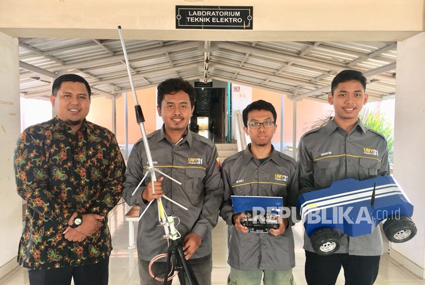 Kelompok PKM-KC (Program Kreativitas Mahasiswa - Karsa Cipta) Universitas Muhammadiyah Yogyakarta (UMY) menciptakan robot SADEWA (Street Detector Walking Meter). Robot ini dapat berperan dalam pengukuran jalan secara lebih cepat, efisien.