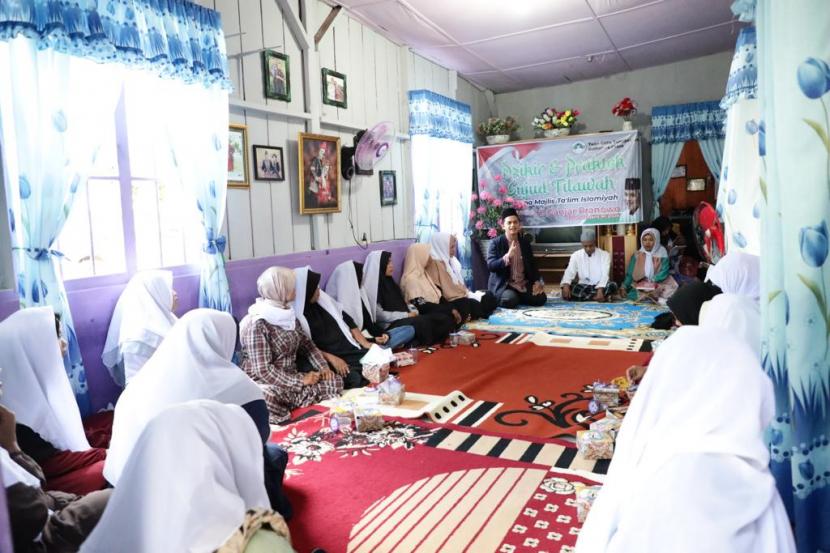 Kelompok relawan TGS Sumatra Utara menggelar zikir dan praktik sujud tilawah di Lingkungan IV, Kelurahan Brohol, Kecamatan Padang Hulu, Kota Tebing Tinggi, Sumatera Utara, Sabtu (8/7/2023) sore bersama Majelis Taklim Islamiyah.