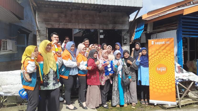 Kelompok Sentra AKT Banjarmasin Utara, Kalimantan Selatan yang dipimpin oleh Siti Aminah merupakan kelompok Sentra Tangguh BTPN Syariah yang sudah berjalan sembilan  tahun. Salah satu nasabah inspiratif anggotanya adalah Sampuna Sari yang memiliki usaha kain sasirangan khas Kalimantan Selatan. 
