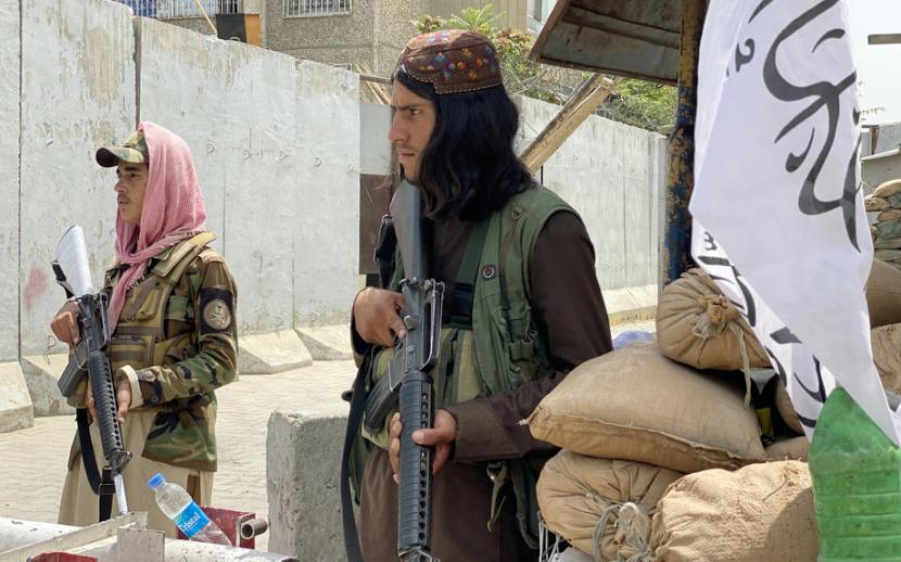  Kelompok Taliban berada di Zona Hijau, tempat sebagian besar Kedubes berada di Afganistan. Kantor Kedubes tersebut sebagian besar sudah kosong setelah Taliban menguasai wilayah-wilayah Afganistan. Taliban menyebut sebagai pemenang perang yang sudah berjalan selama 20 tahun. 