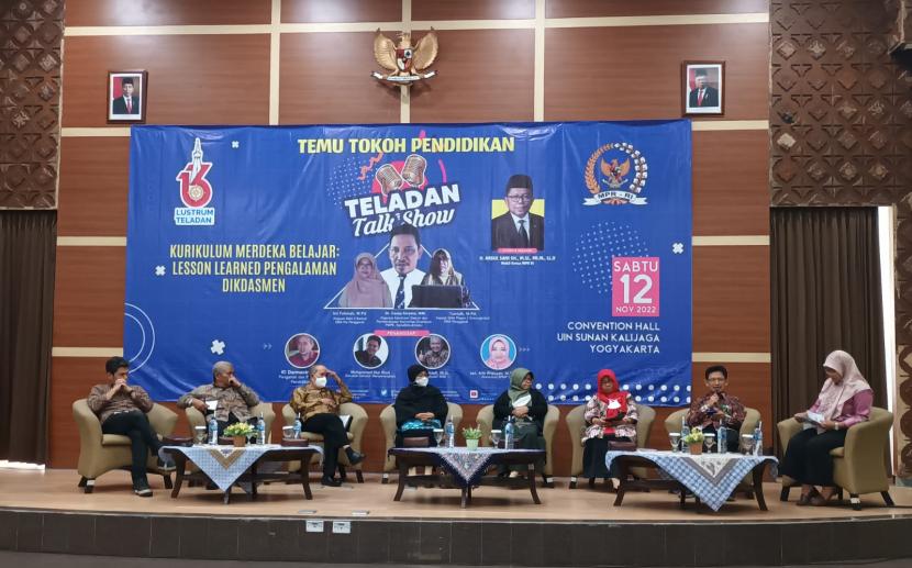  Keluarga Alumni Teladan Yogyakarta (KATY)  menyelenggarakan talkshow ini mengangkat tema “kurikulum merdeka belajar : Lesson Learned Pengalaman Dikdasmen”.  