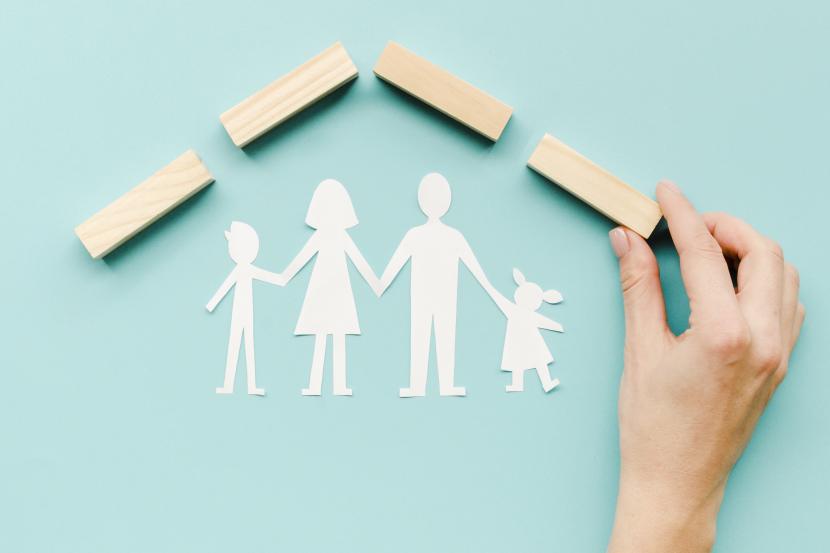 Keluarga dengan dua anak (ilustrasi). Ganjaran Berlipat dan Derajat Tinggi untuk Orang yang Menafkahi Keluarga