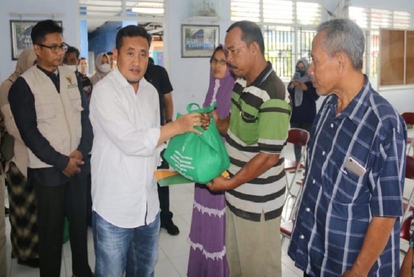  Keluarga Korban ABK asal Pemalang yang meninggal dunia di perairan Bali menerima bantuan dari Baznas Kabupaten Pemalang.