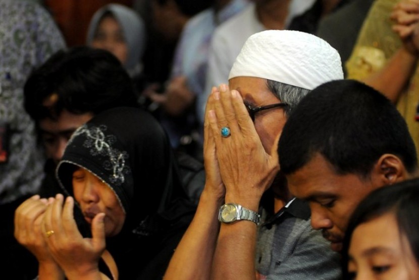 Keluarga Korban Berdoa untuk korban Sukhoi Superjet 100