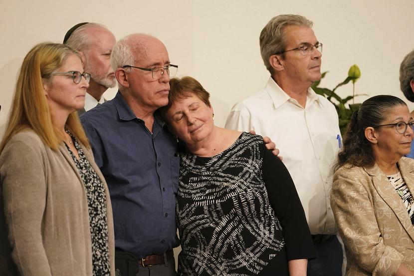 Keluarga korban pembunuhan jemaat sinagog Tree of Life di Pittsburgh usai mengetahui pelaku Robert Dowers dijatuhi hukuman mati 