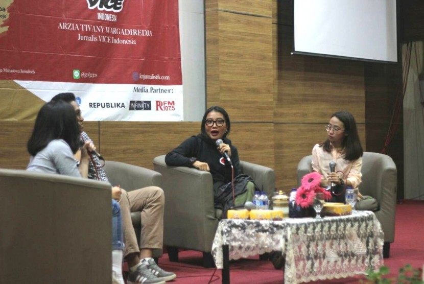 Keluarga Mahasiswa (Kema) Jurnalistik Unisba menyelenggarakan Studium Generale Jurnalistik 2018 di kampus Unisba, Kota Bandung, Kamis (6/12). 