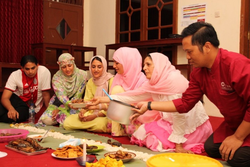 Keluarga Muslim Denmark Belajar Alquran di Yogyakarta 
