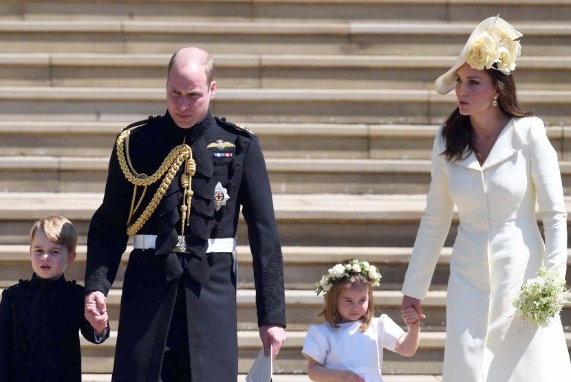 Keluarga Pangeran William dan Kate Middleton bersama dua anak mereka, Pangeran George dan Putri Charlotte.