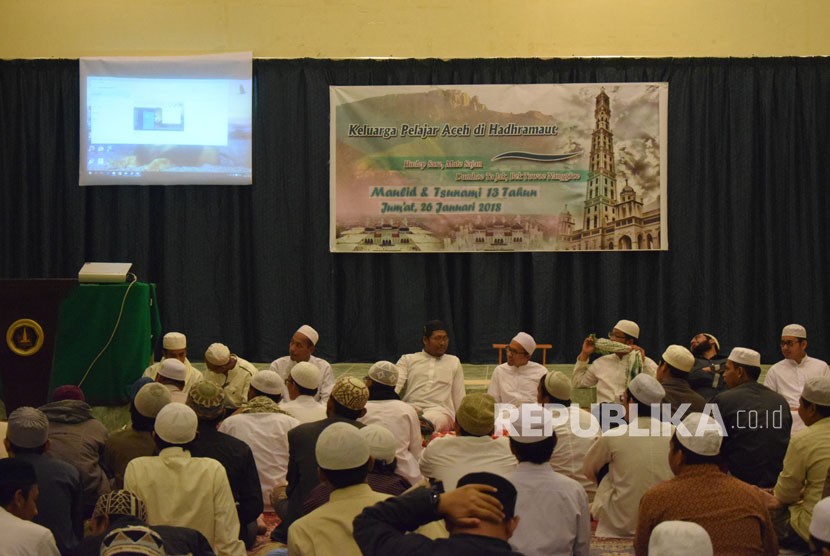 Keluarga Pelajar Aceh di Provinsi Hadhramaut, Republik Yaman menggelar acara Maulid Nabi Muhammad saw serta Memperingati 13 Tahun Tsunami di Auditorium Al Ahgaff University, kota Tarim,