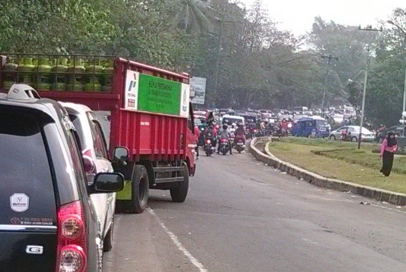 Kemacetan di Jalan Raya Dramaga, Bogor