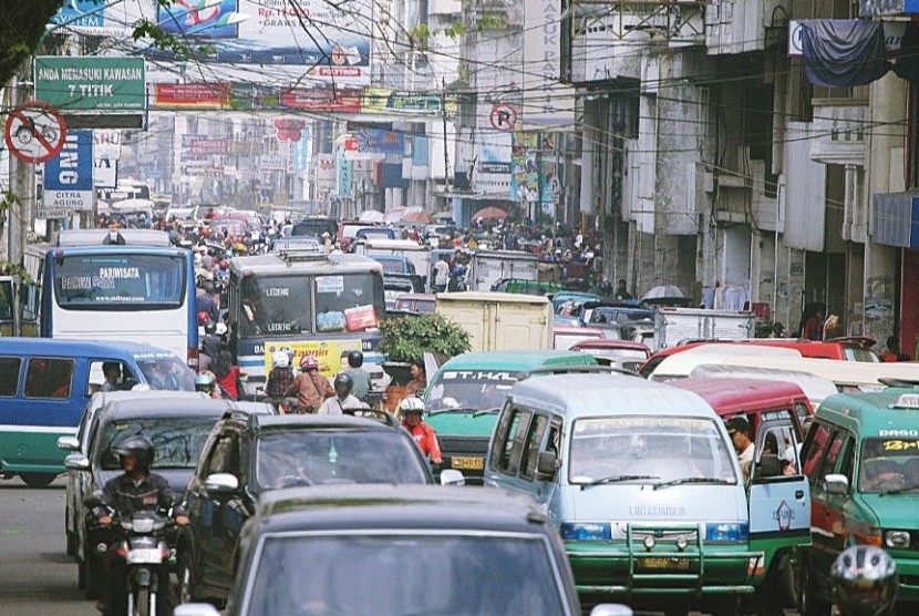Kemacetan di Kota Bandung, Jawa Barat.