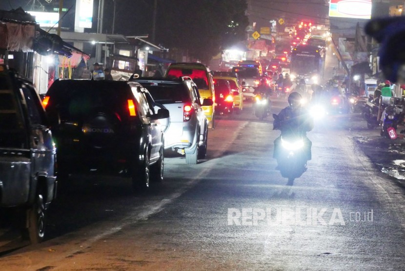 Dinas Perhubungan (Dishub) Kabupaten Badung, Bali, memprediksi terjadi peningkatan volume lalu lintas sebesar 40 persen di kawasan Kuta dan berbagai objek wisata lainnya di wilayah Badung (Ilustrasi lalu lintas)