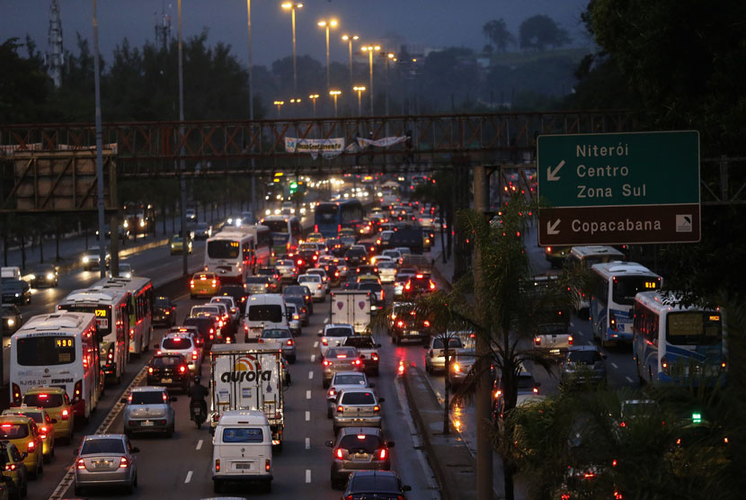 Kemacetan lalulintas di pusat kota Rio de Janeiro. 