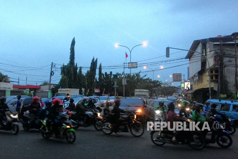 Kemacetan parah terjadi di jalur Sistem Satu Arah (SSA) di Jalan Nusantara, Jalan Dewi Sartika dan Jalan Arif Rahman Hakim (ARH), Kota Depok, Sabtu (9/9).