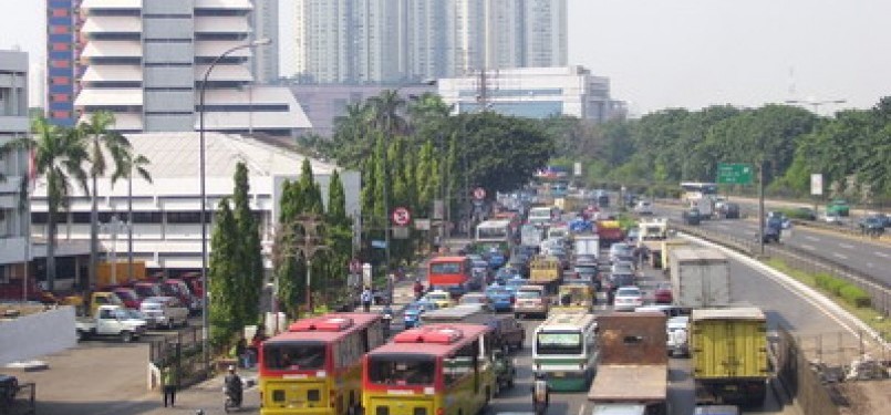 Kemacetan yang menjadi pemandangan setiap hari di DKI Jakarta 