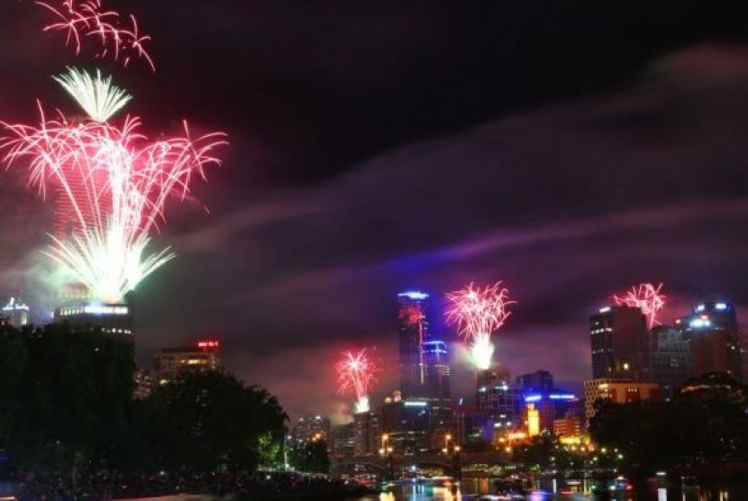 Kembang api di malam pergantian tahun baru akan diluncurkan dari 22 atap gedung di seluruh Melbourne.
