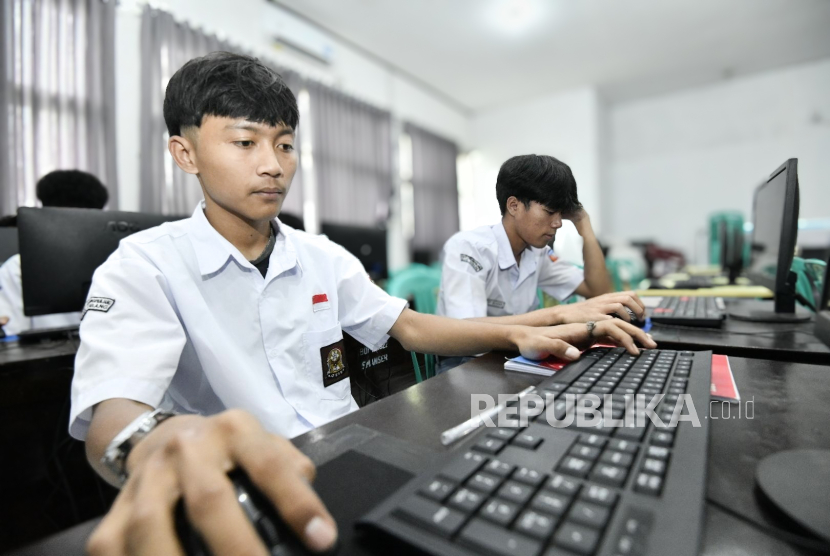 Siswa kelas 12 sudah bisa melakukan pendaftaran TKA yang dimulai sejak 24 Agustus hingga 5 Oktober 2025. Sedangkan pelaksanaan tes dijadwalkan pada 1-9 November 2025 mendatang. 