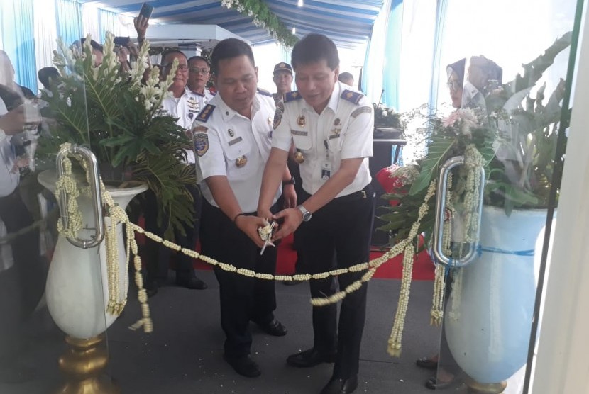 Kemenhub meresmikan sarana dan prasarana keselamatan pelayaran. 
