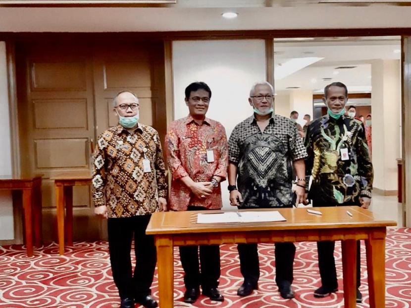 Kementan dalam Rapat Koordinasi Mengantisipasi Wabah Covid-19 dan Menjamin Ketersediaan Daging Ayam dan Telur Konsumsi di Jakarta, Kamis (19/3).(Kementan)