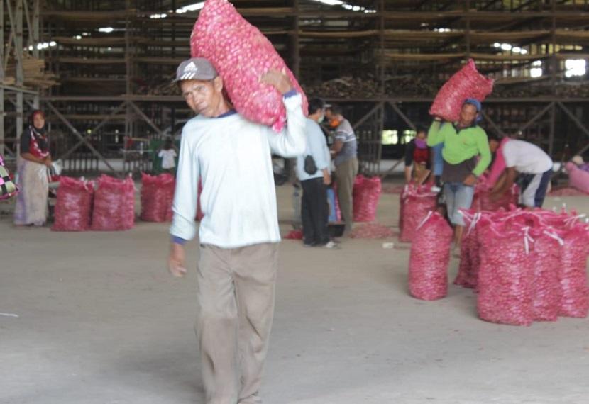Kementan Distribusikan Bawang Merah ke Daerah Nonsentra.