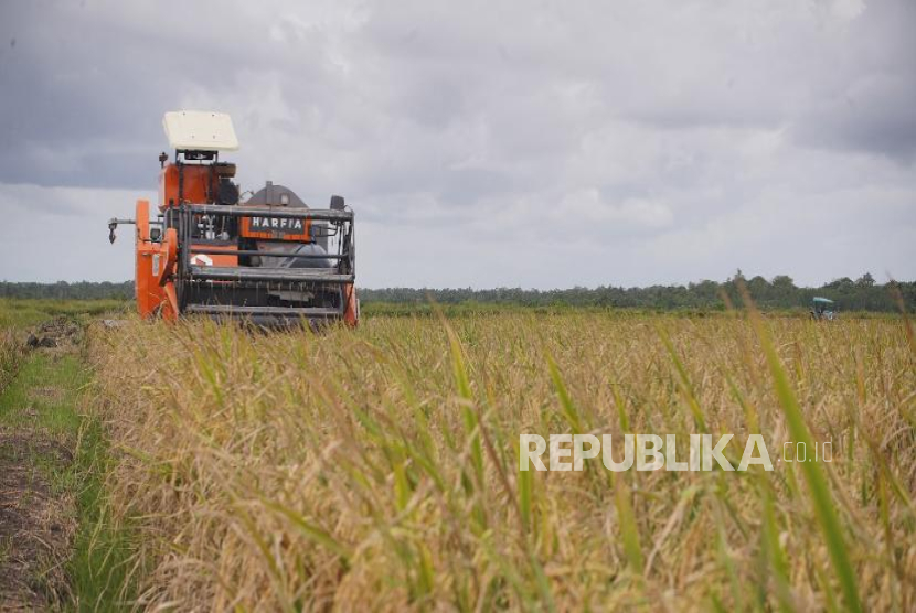 Kementan menegaskan setiap pengadaan alsintan dilakukan transparan. Seluruh proses melalui prosedur yang berlaku dan ketersediaan anggaran.