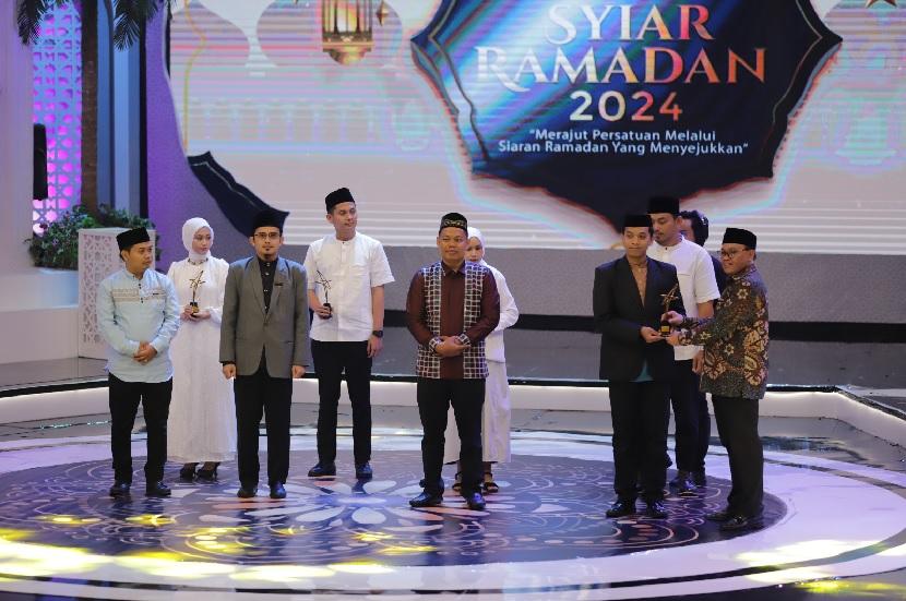 Kementerian Agama dan Komisi Penyiaran Indonesia mengumumkan pemenang Anugerah Syiar Ramadan 2024, ajang pemberian penghargaan bagi program siaran keagamaan terbaik di bulan Ramadhan. 