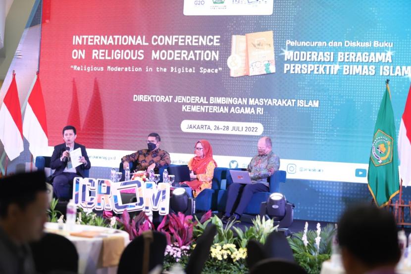 Kementerian Agama (Kemenag) melalui Ditjen Bimas Islam meluncurkan buku Moderasi Beragama Perspektif Bimas Islam.