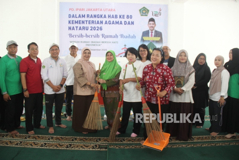 Penyuluh Agama Bersih-bersih Rumah Ibadah Lintas Iman se-Indonesia